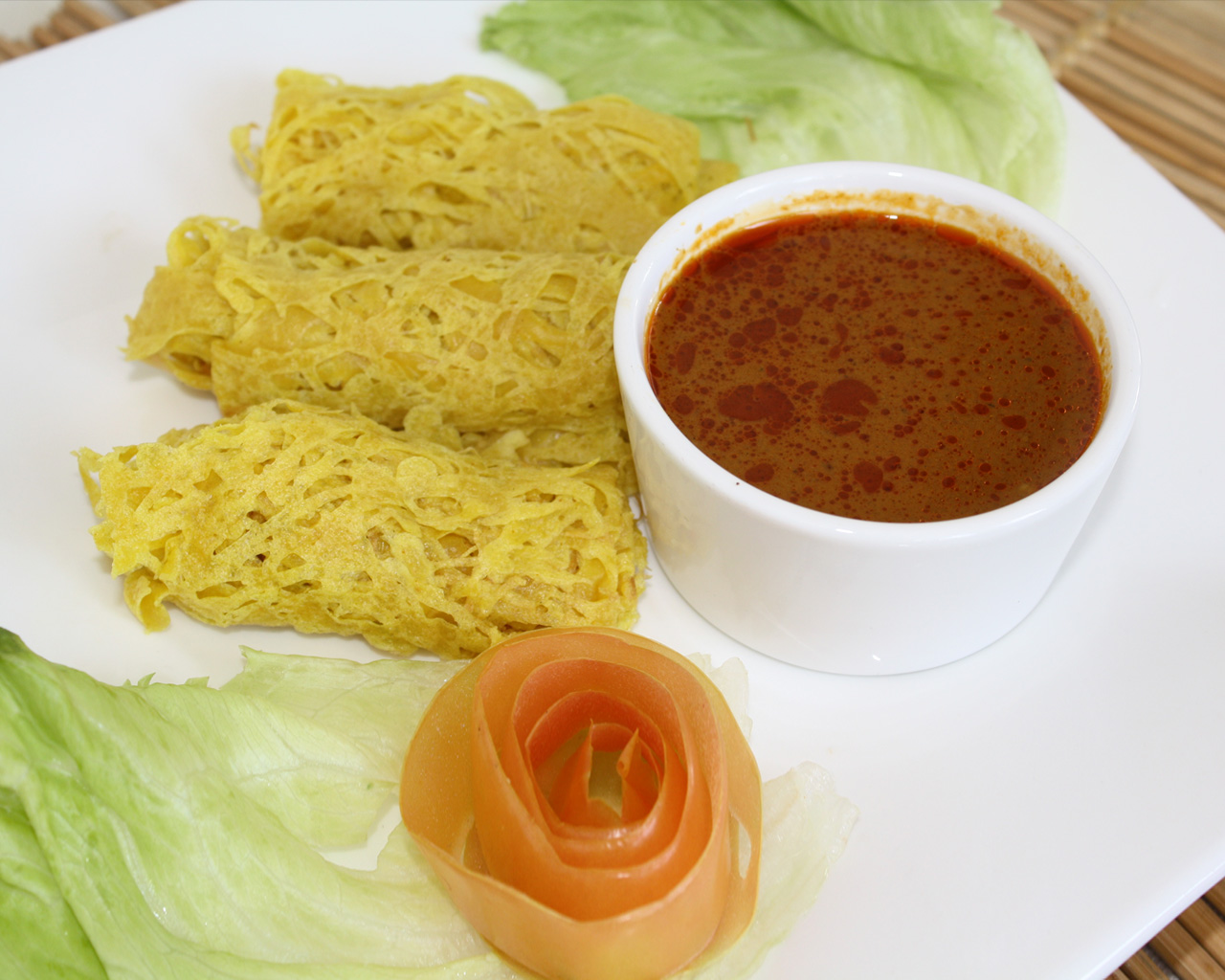 'Roti Jala' with Thai Red Curry