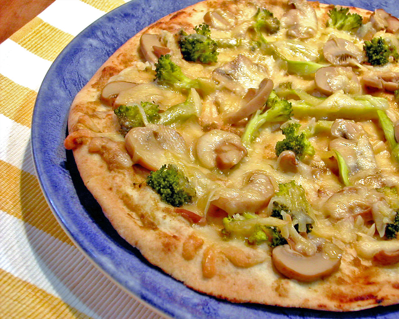 Broccoli & Cheese Pizza