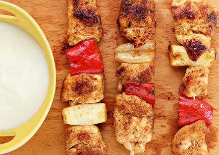 Grilled Curry Chicken Skewer with Yoghurt Sauce